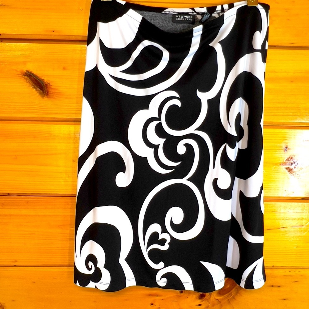 New York and Co Swirly Geometric Y2K Vintage Black and White Skirt L